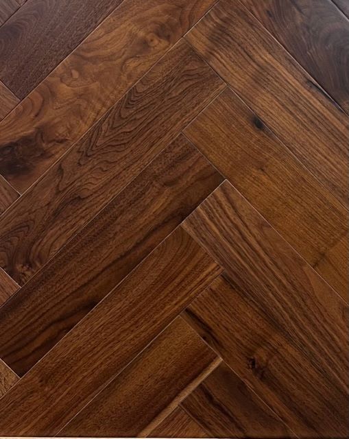 18/4x90x400mm Walnut Herringbone Lacquered