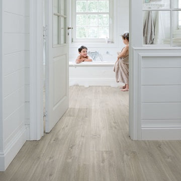 QS Blos 40030 Canyon Oak Grey